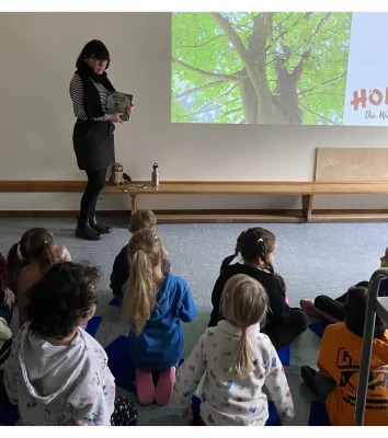 Heike Kurtenbach liest aus ihrem Buch Holla die Waldfee