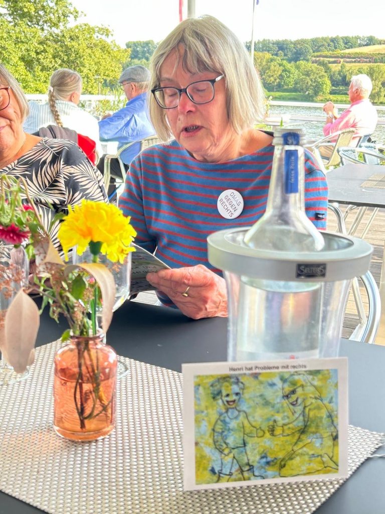 Gudrun Güte liest eine Geschichte vor